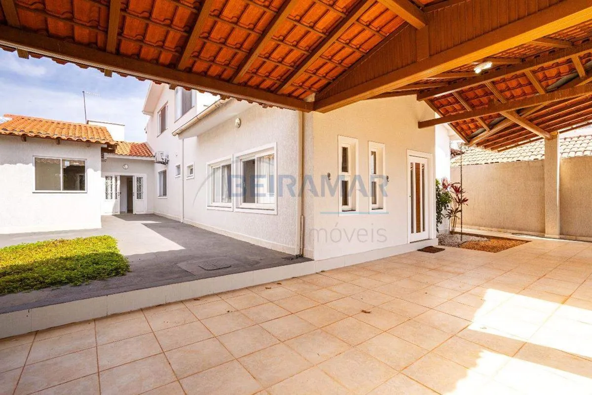 Sou uma casa ampla e elegante, projetada para famílias que valorizamconforto, es...