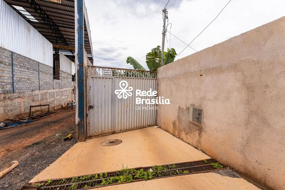 SHA | Casa 5 Quartos, 2 Banheiros sociais com 6 Vagas de Garagem - Arniqueiras. ...