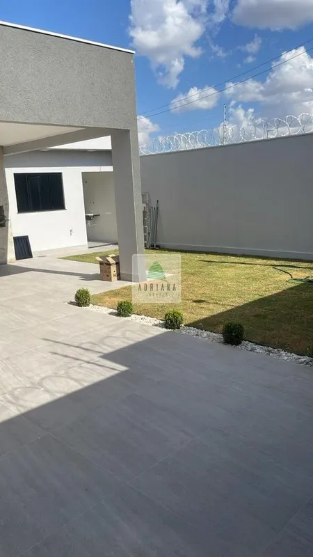 Imóvel a venda no jardim Itália Casa sendo 3 quartos sendo um suíte Sala ,cozinh...
