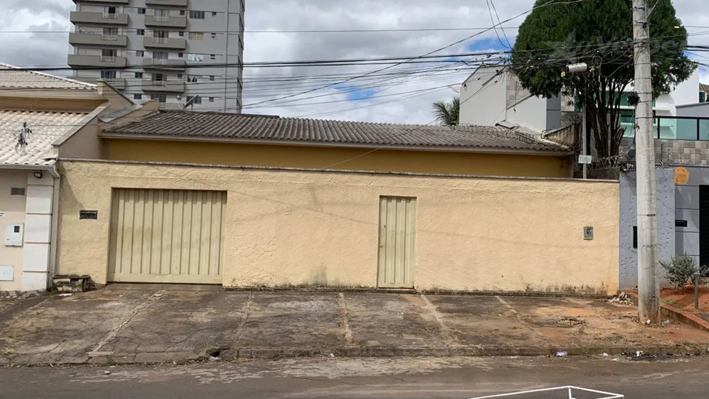 Casa à venda com 139.00 m² e Área total 390.00 m² no Parque Amazônia, com 03 qua...
