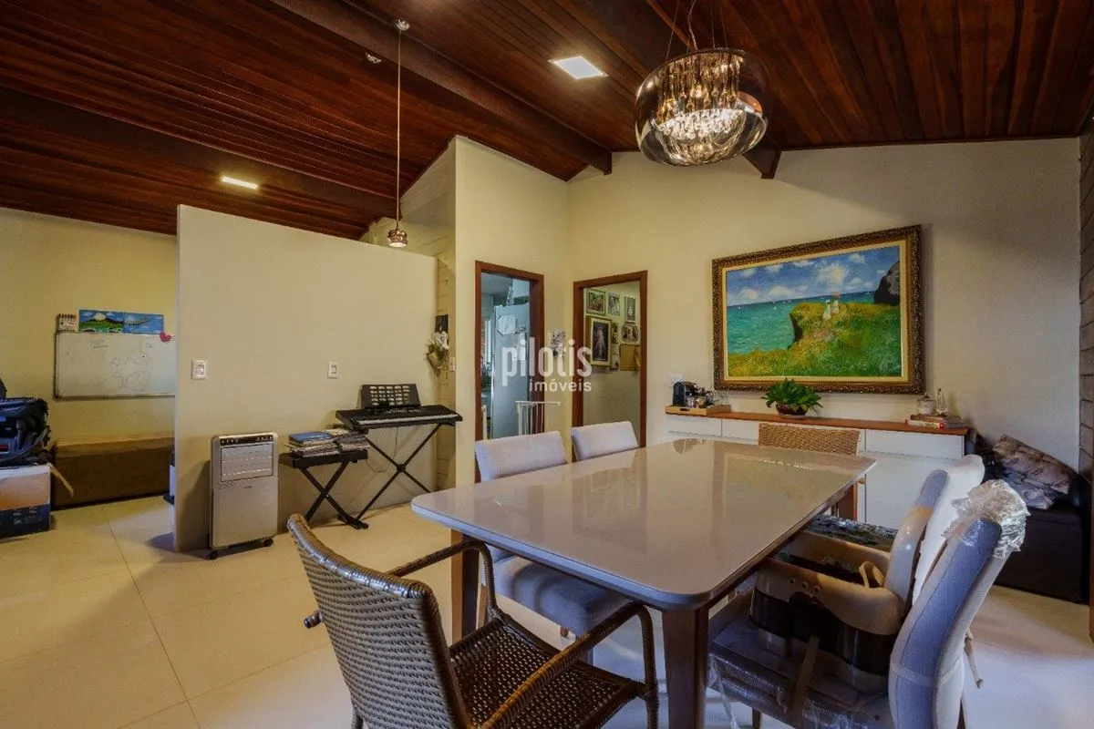 Casa térrea com reforma de altíssimo padrão, NASCENTE, pronta para morar, em um ...