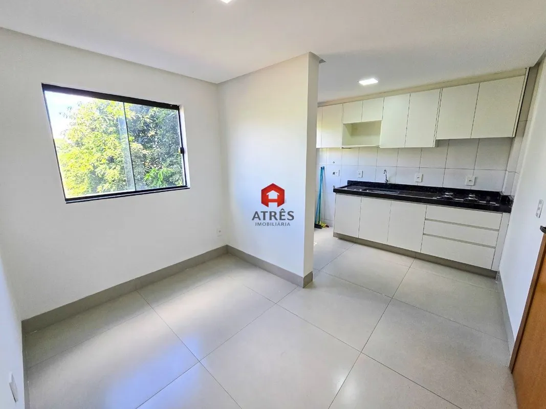 Apartamento com aproximadamente 27m² composto de: sala de estar, cozinha com arm...
