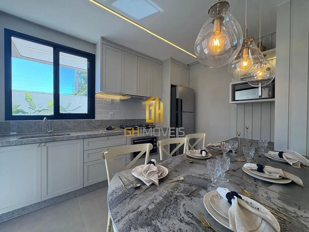Lindo sobrado com 3 quartos no House Garden Parque Cascavel, área total de 128m²...