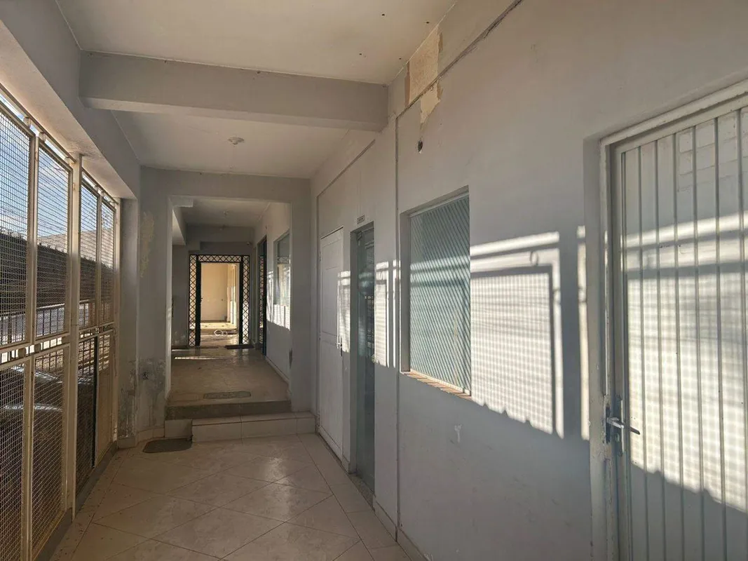 Loja ampla, vazada e com subsolo arejado ideal para diversos segmentos comerciai...