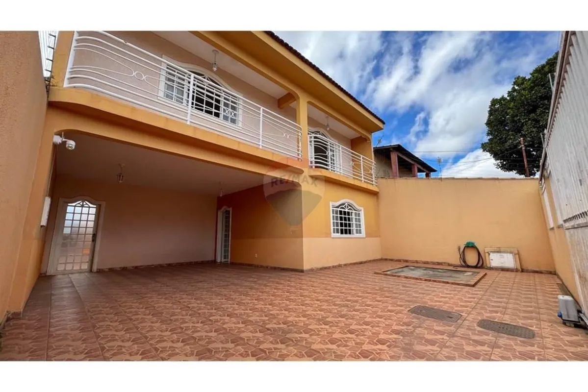 Apresentamos este excelente apartamento com 2 quartos confortáveis, pensado para...
