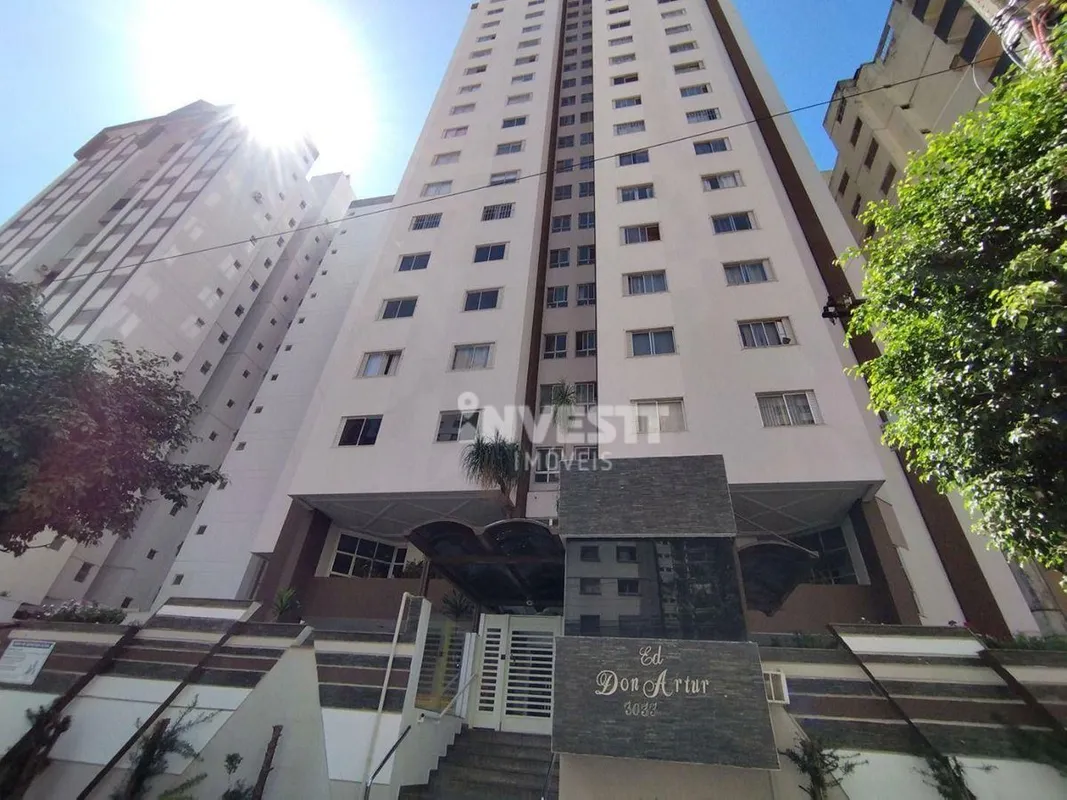 Excelente apartamento no alto do setor Bueno,São 2 quartos, um com armário, sala...