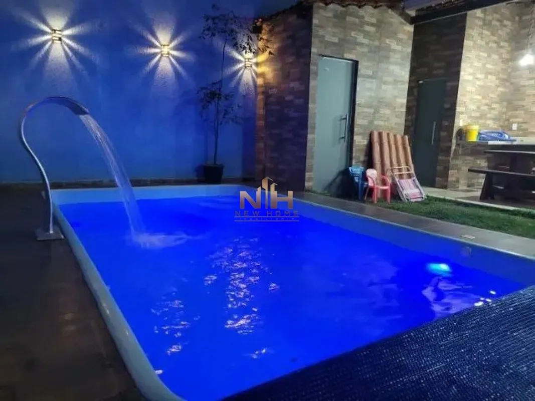  Excelente Casa em Ótima Localização. -- Toda na Laje. Escriturada e com Área de...