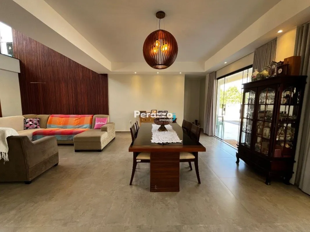 Belíssima Casa com 4 SUÍTES localizada no Condomínio Quinta Interlagos - Jardim ...