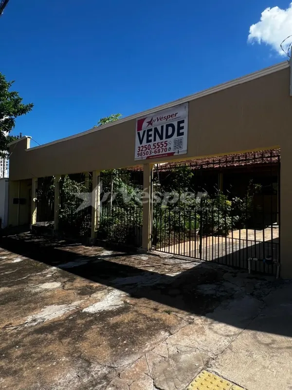 Casa á venda com 455,00m² de área total, sendo 164,00m² de área construída no Pa...