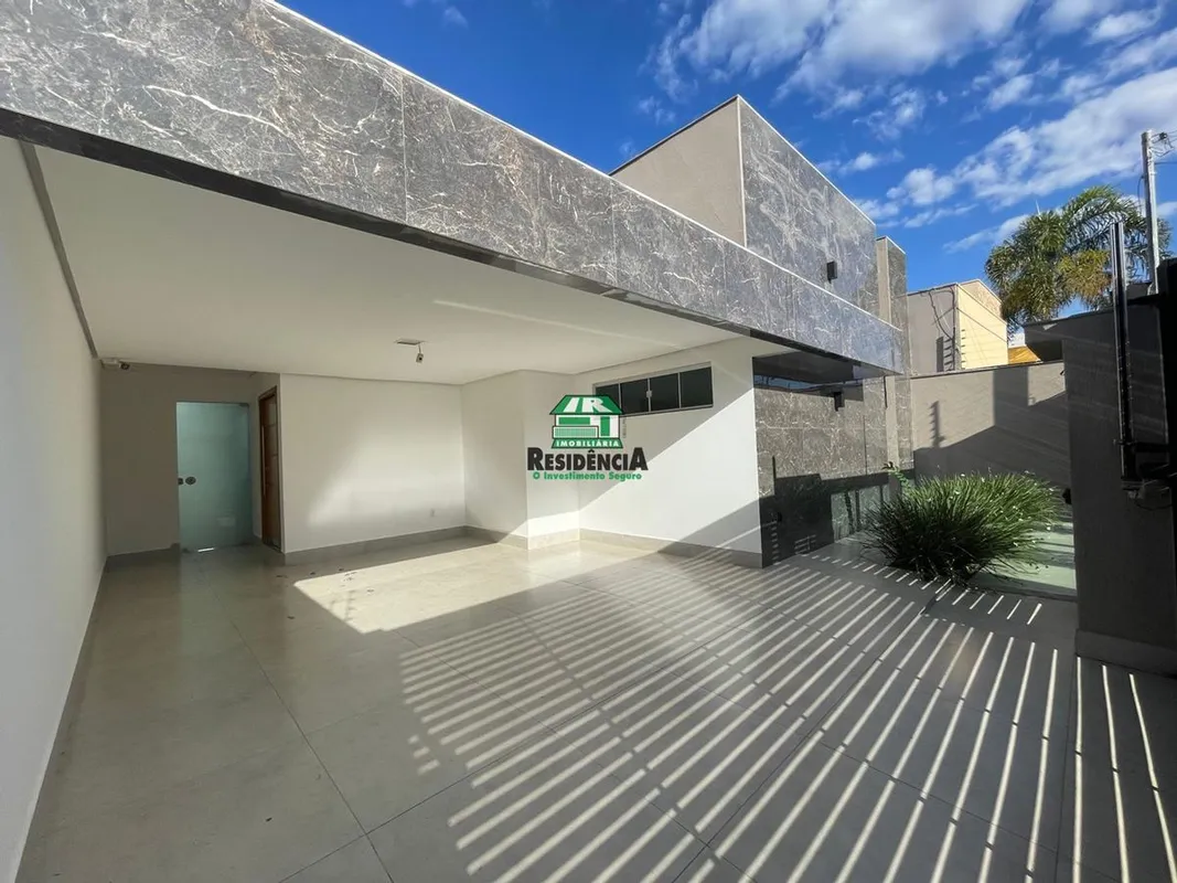 Casa térrea em RUA SEM SAÍDA contendo: 3 suítes sendo a master com closet, banhe...