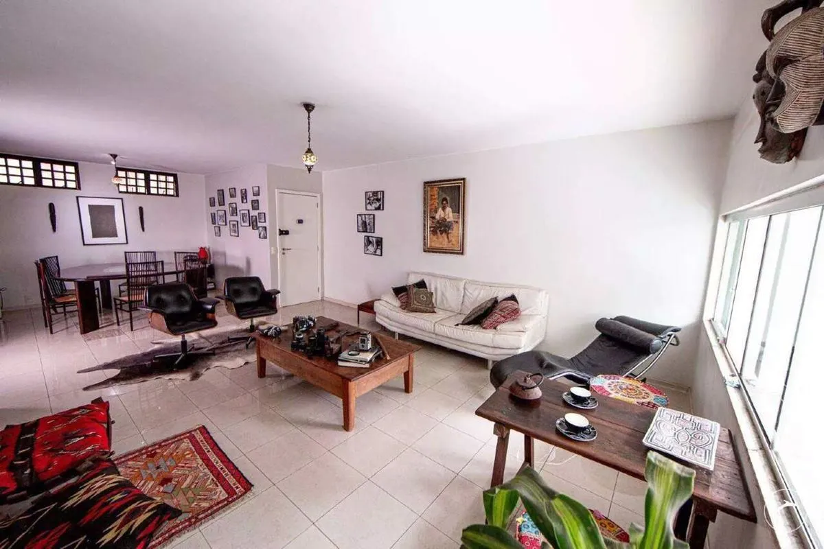 Apartamento 2 Quartos (1 Suíte), Reformado e Nascente à Venda na SQS 106, Asa Su...