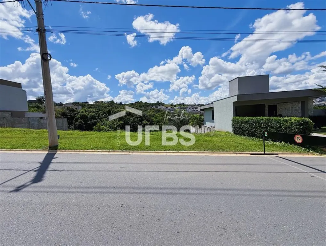 COD U-0024616 - LOTE NÁPOLES - QUADRA 20, LOTE 13Excelente lote com 360 m², disp...