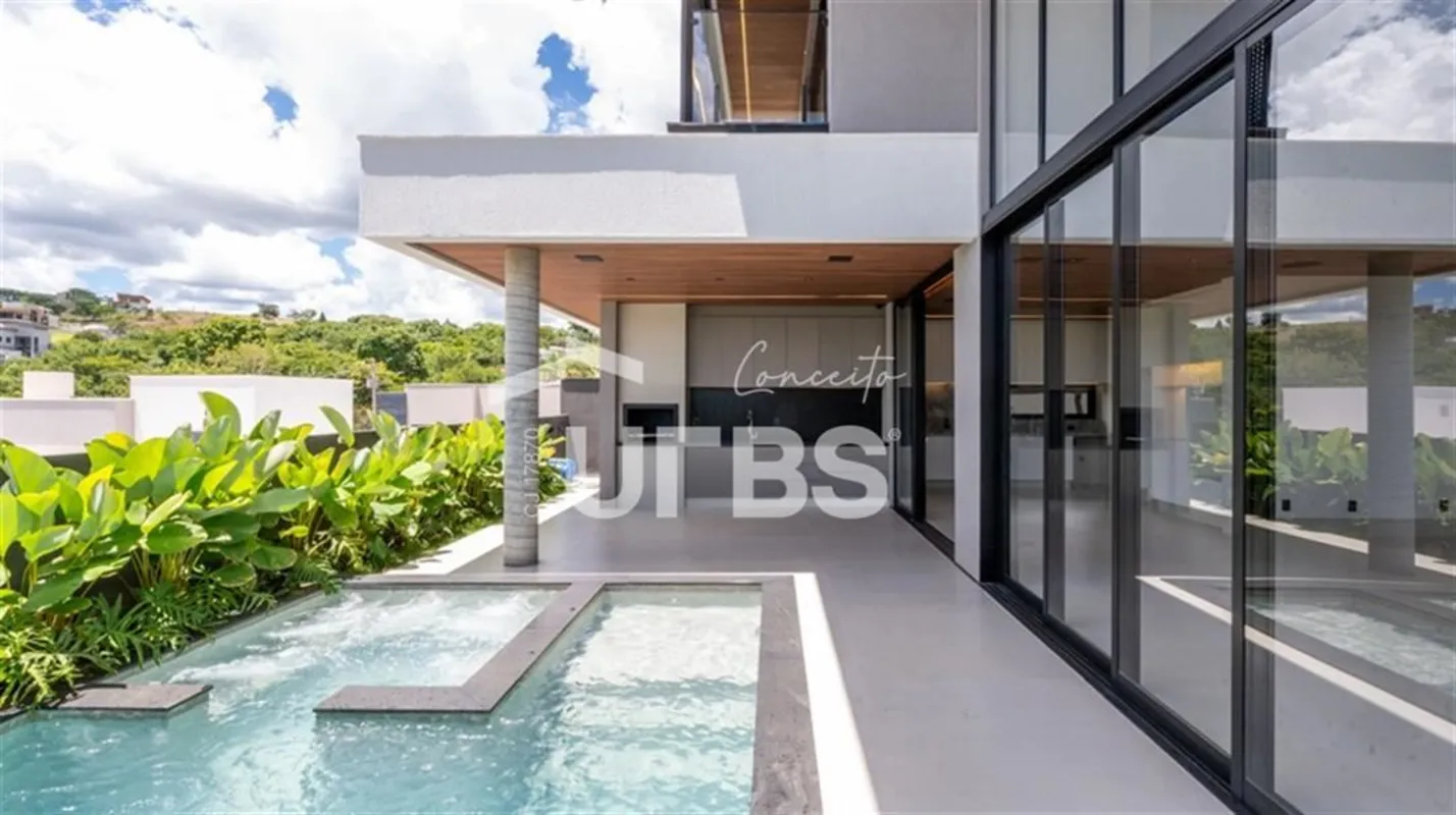 COD U-0025814 - Linda casa com 372 m² de área privativa e 360m² de terreno, proj...
