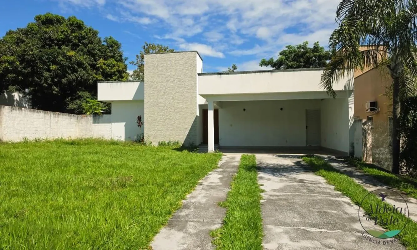 Casa térrea no Condomínio Parque Jaó.Sala de estar\/TV e jantar integrados a coz...