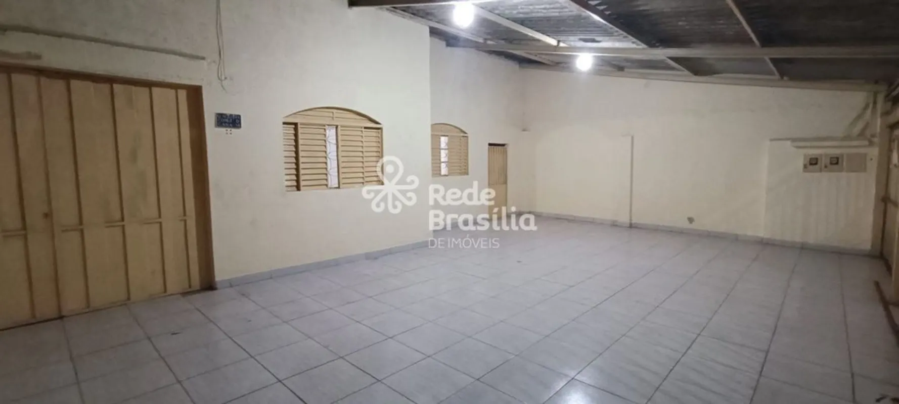 Casa à venda na QNL 01 - TaguatingaCasa com área privativa de 150 m² e terreno d...