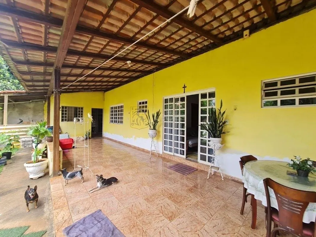 LOTE COM 4 CASAS IMÓVEL PARA RENDA LOTE DE 800 M² EXCELENTE INVESTIMENTO QUINTAL...