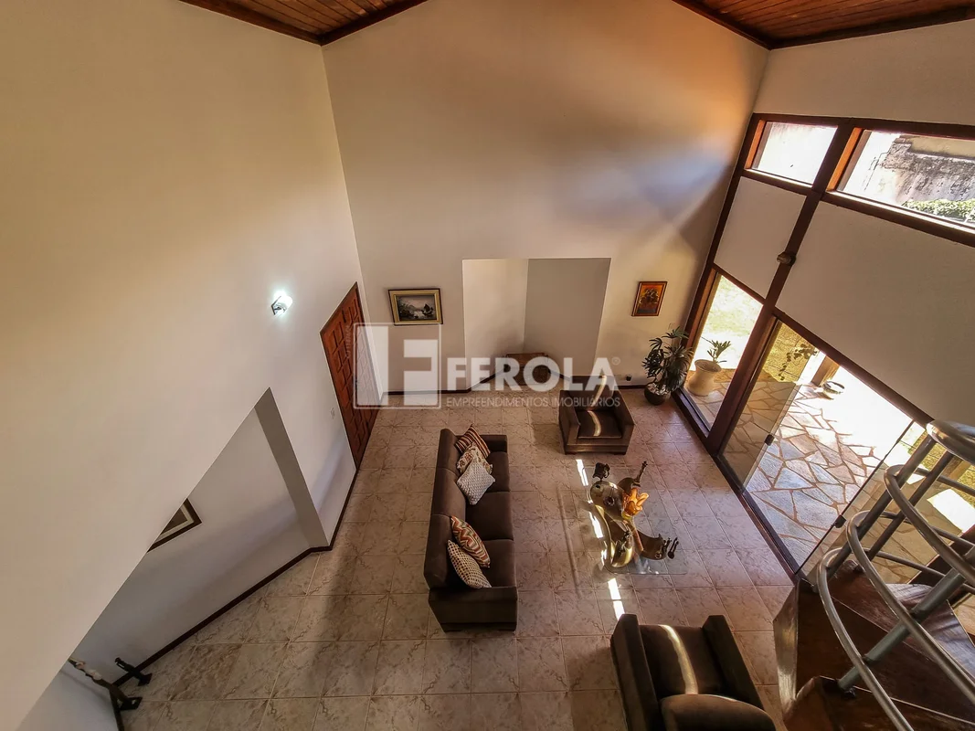 Casa para quem busca espaço, conforto, privacidade e segurançaLocalizada em meio...