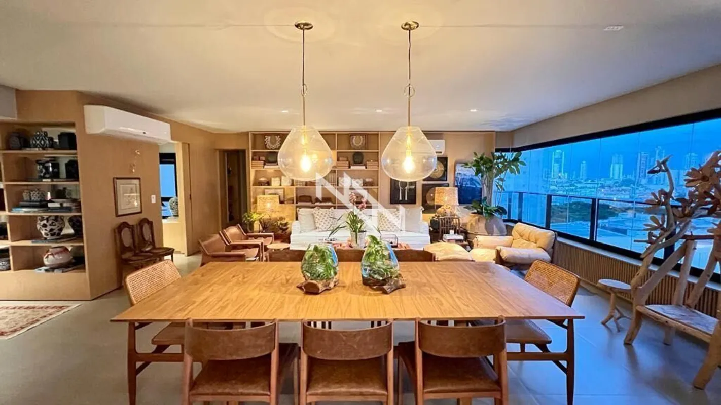 Apartamento mobiliado de 158 m² no Setor Bueno, Goiânia, com 3 suítes, 4 banheir...