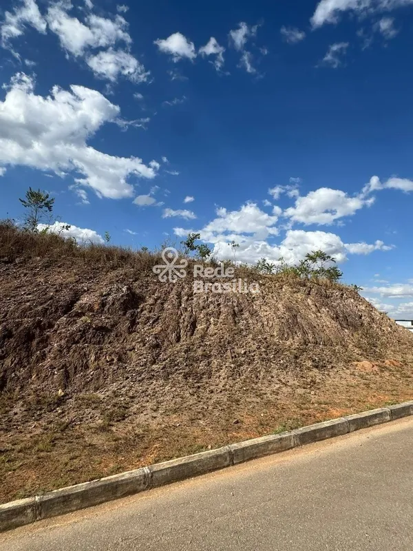 LOTE À VENDA - CONDOMÍNIO QUATRO ESTAÇÕES - RUA JERUSALÉM Localização privilegia...