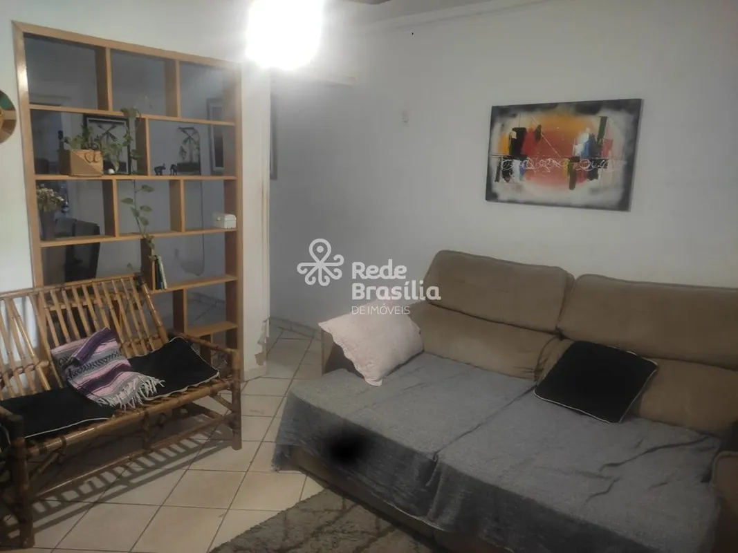 QE 38 | Casa sobrado com 3 quartos cozinha com armarios - Guara IITérreoSala com...