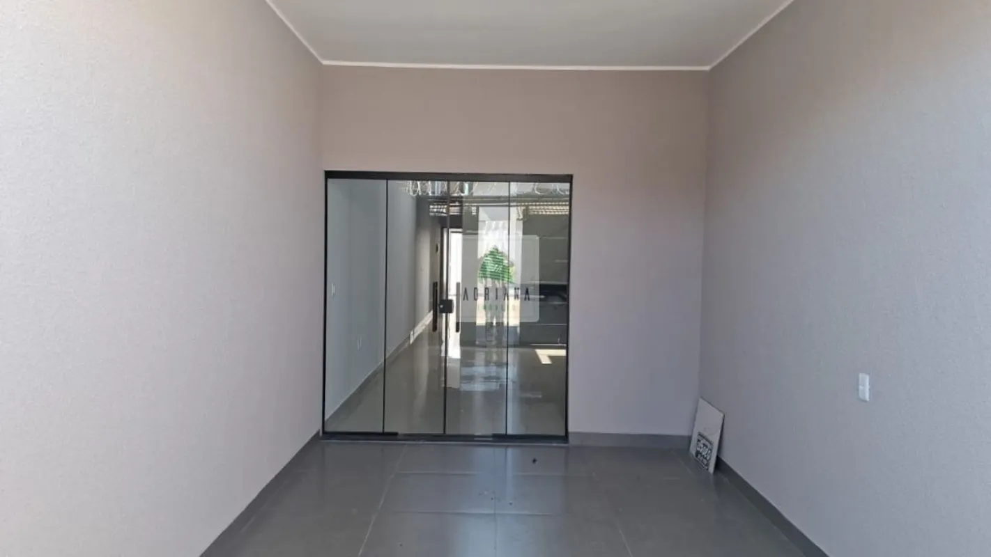 2 quartos , sendo 1 suíte, sala, banheiro social, cozinha área de serviços , áre...