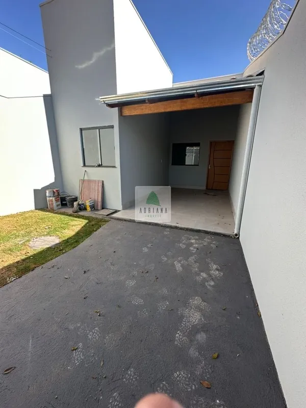 2 quartos sendo 1 suíte , espaço para um terceiro quarto, sala, ampla, banheiro ...