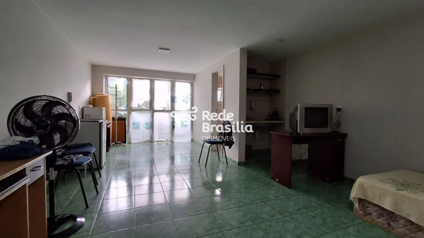 SCLN 203 - Asa NorteApresentamos uma excelente sala/kitnet situada no coração da...