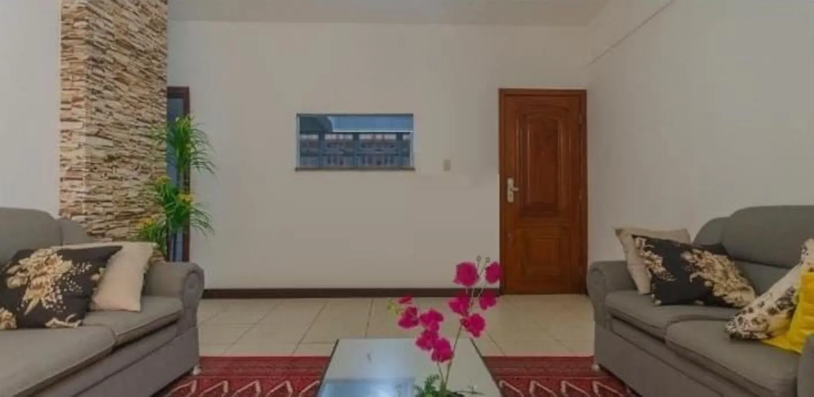 APTO 100m² com 3 quartos, sala ampla,Cozinha com armários, área de serviço, Vara...