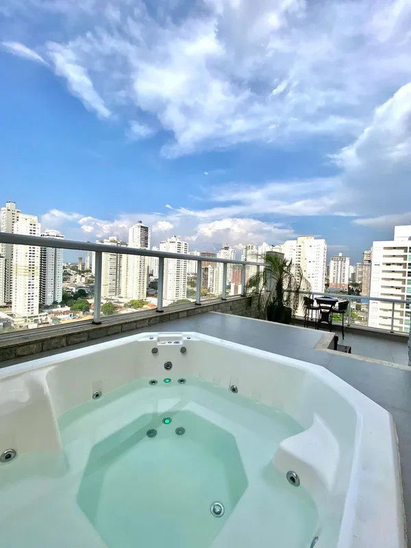 Oportunidade rara no Setor Bueno! Apartamento duplex nascente mobiliado e decora...