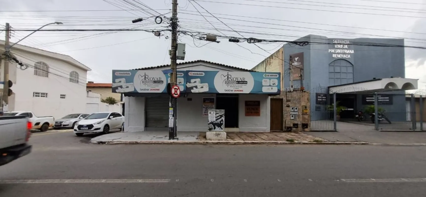 Este imóvel oferece uma combinação perfeita de espaços comerciais e residenciais...