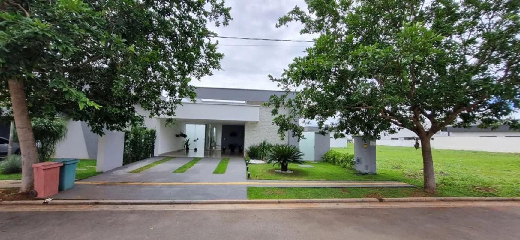 Casa no Condomínio Terras Alpha Residencial 1, localizada em Senador Canedo. Áre...
