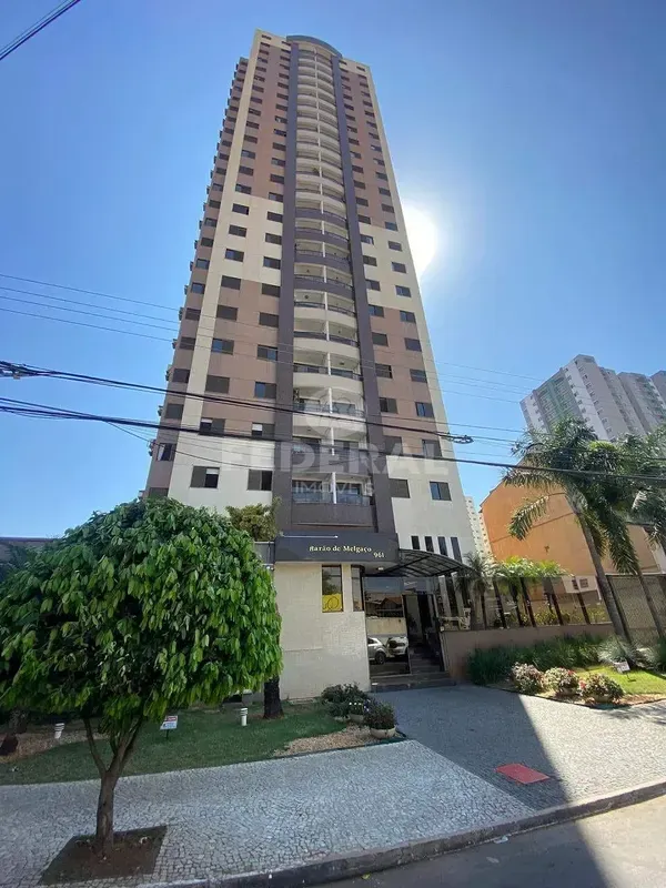 Apartamento com 03 quartos (sendo 01 suite com armários e ar condicionado), sala...
