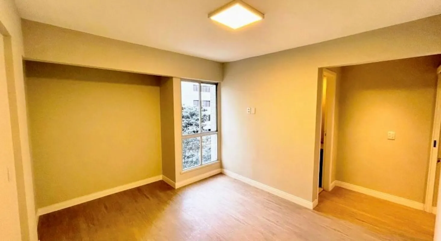 Apartamento Ed. Cleveland – Setor BuenoApartamento no 2º andar, recém-reformado,...