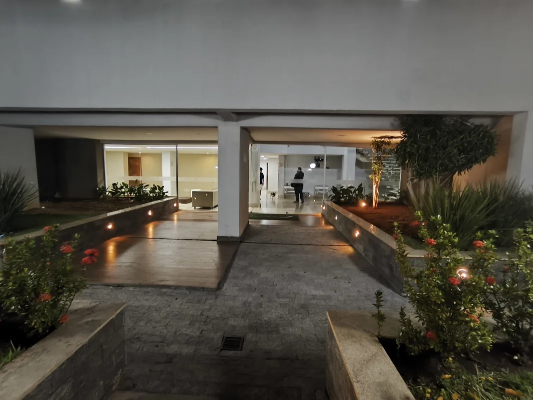 Descubra este confortável apartamento no Condomínio Ecovillaggio, localizado na ...