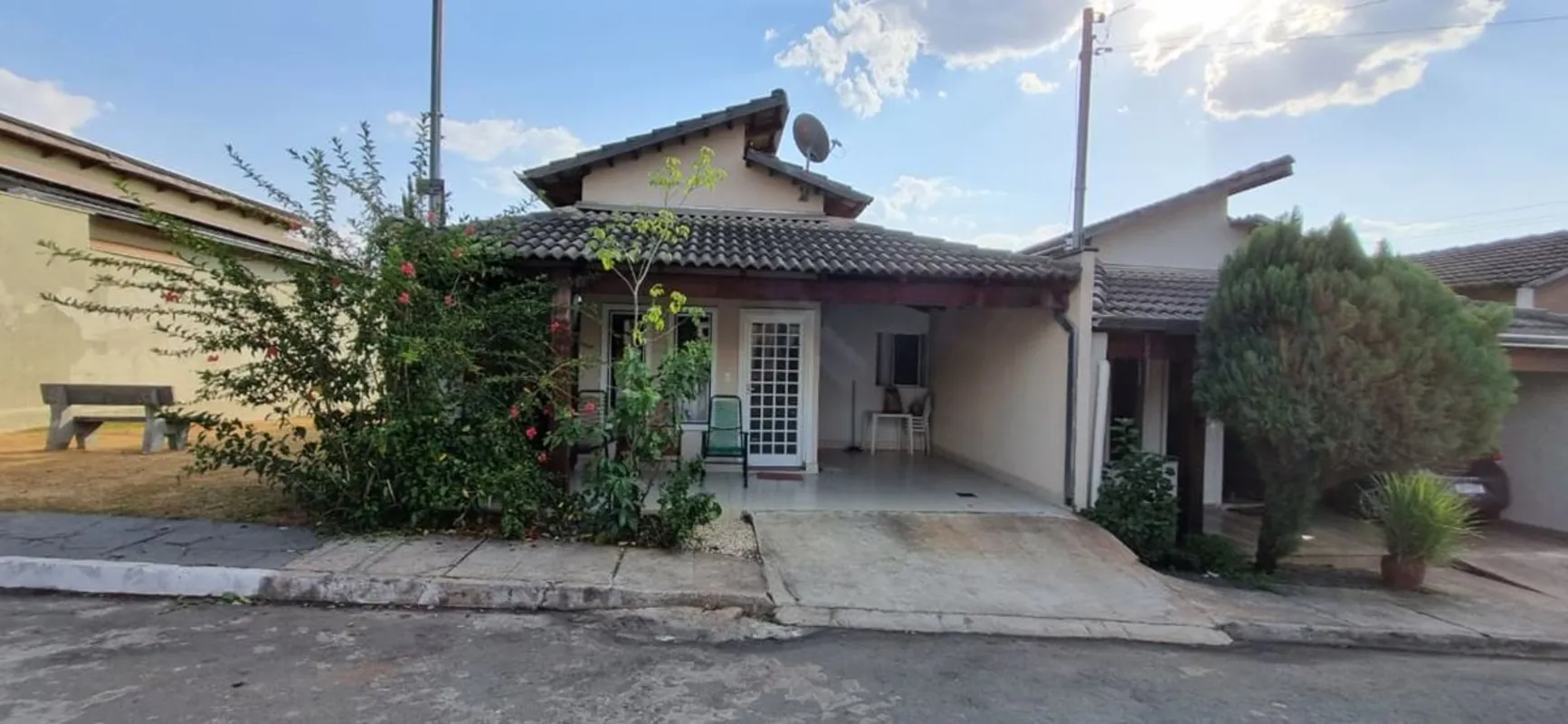 Oportunidade Imperdível – Casa Espaçosa em Condomínio Fechado com Lazer Completo...