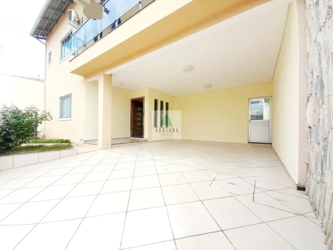 5 quartos, sendo 2 suítes, 2 salas, lavabo, cozinha, área de serviços , área de ...