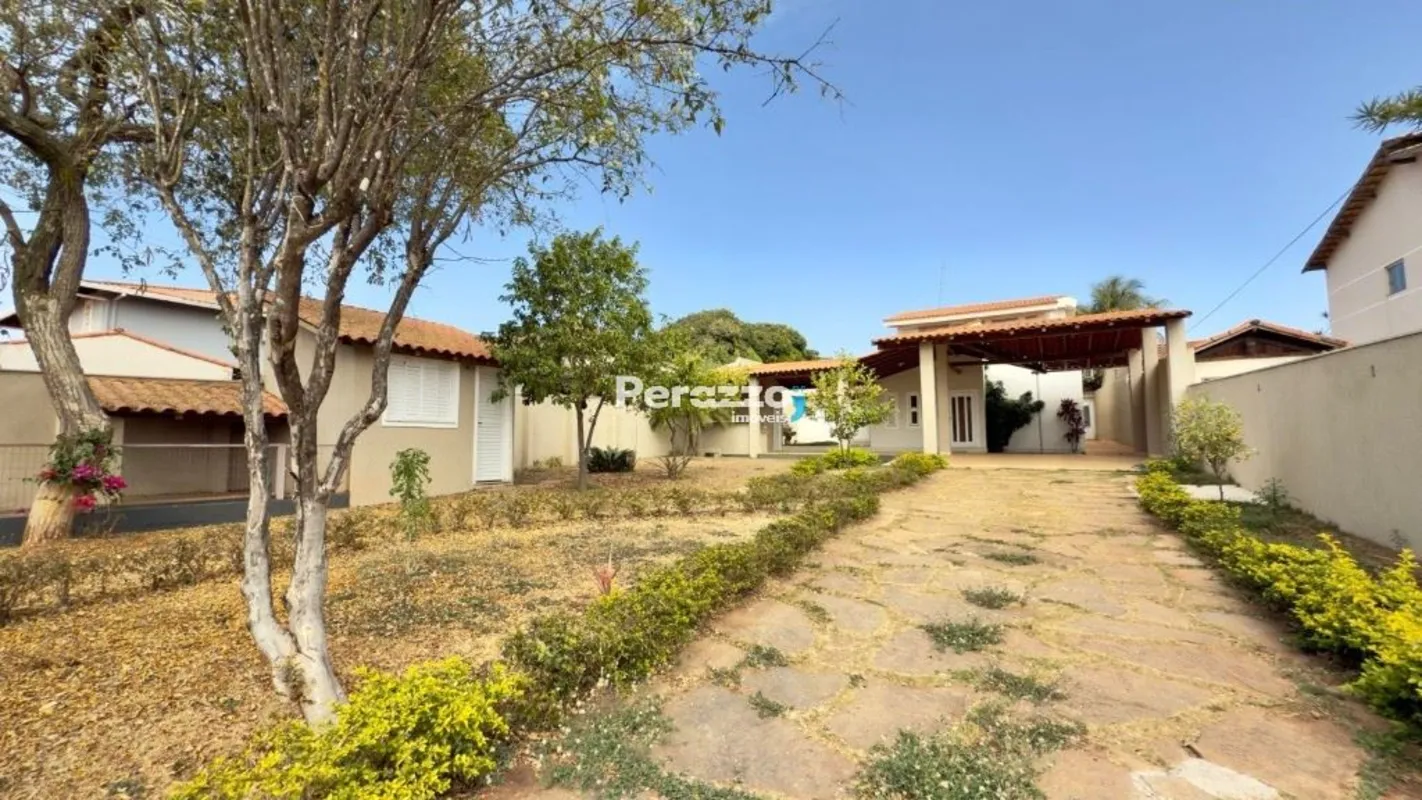 Excelente Casa localizada no Jardim Botânico VIPor R$1.980.000,00 | Possui Habit...
