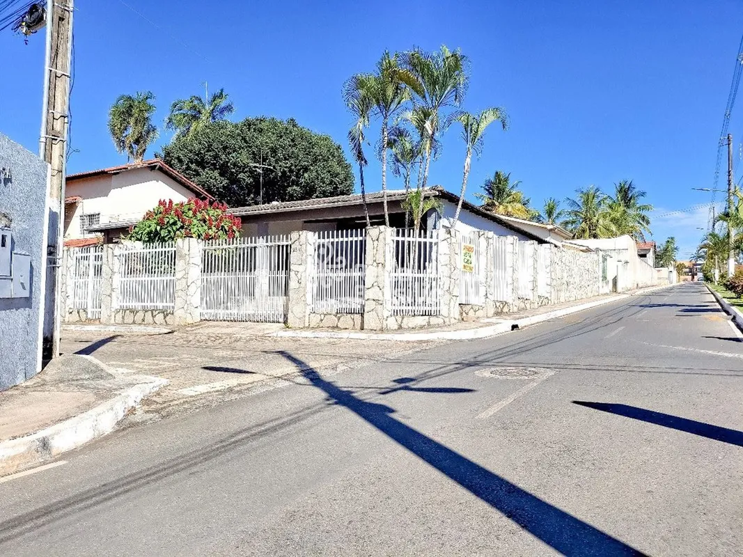 Casa com 4 quartos, 3 suítes, 4 vagas cobertas, no Residencial Floresta de Vicen...