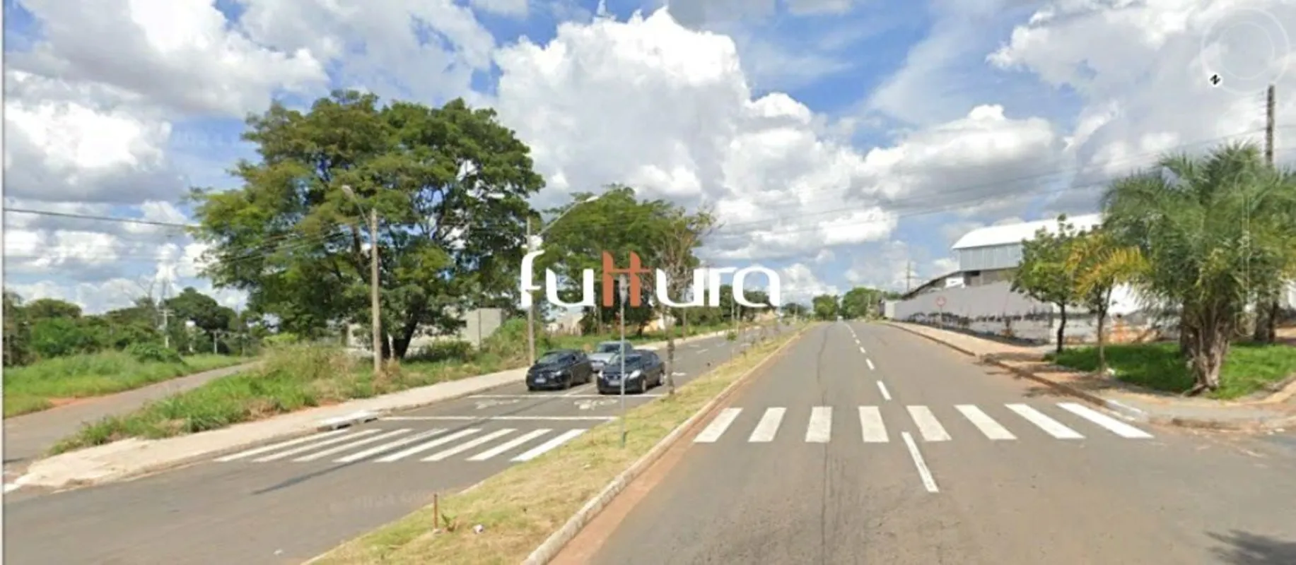 EXCELENTE ÁREA! Cabeça de Quadra. Entre a AV. Rio Verde e Anel Viário.Total de 2...