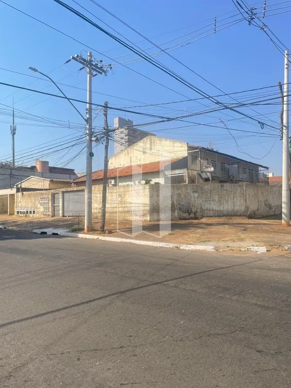 Oportunidade para investidores! Prédio com 13 apartamentos de 33 m² cada. Atualm...