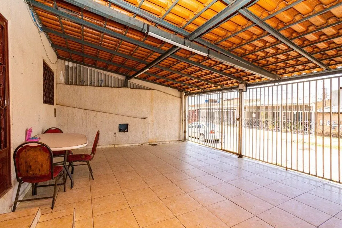 Casa de Esquina com 3 Residências - 150m² Construídos em 144m² de Terreno - Ceil...
