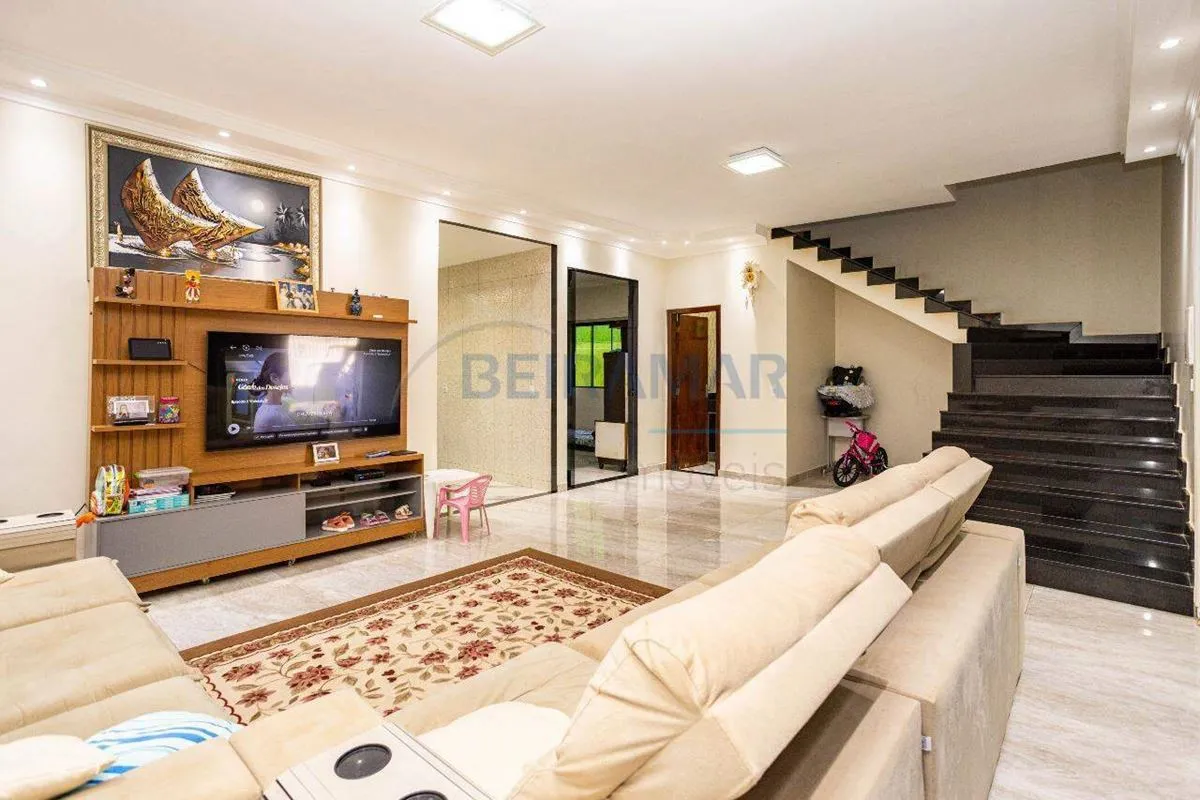 Casa ampla com 3 suítes e garagem para 6 carros - Taguatinga Norte (QNM 34)Se vo...