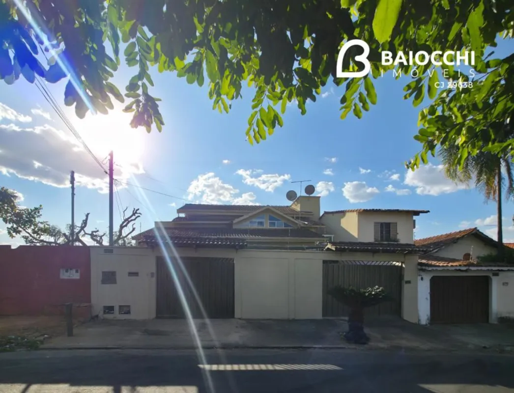 Sobrado Espaçoso e Aconchegante no Bairro Novo Mundo!Descubra o seu novo lar em ...