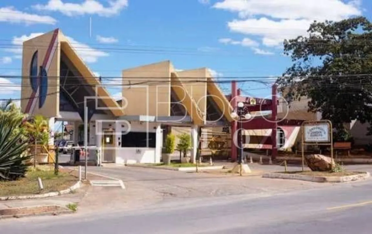 ?? A casa dos seus sonhos está aqui, no Jardim Europa 1! Imagine viver em um con...