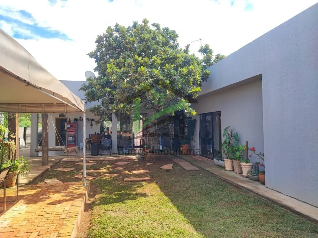  Barros Imob?liaria VENDE casa t?rrea- ?rea verde na frente e fundos- 3 quartos,...