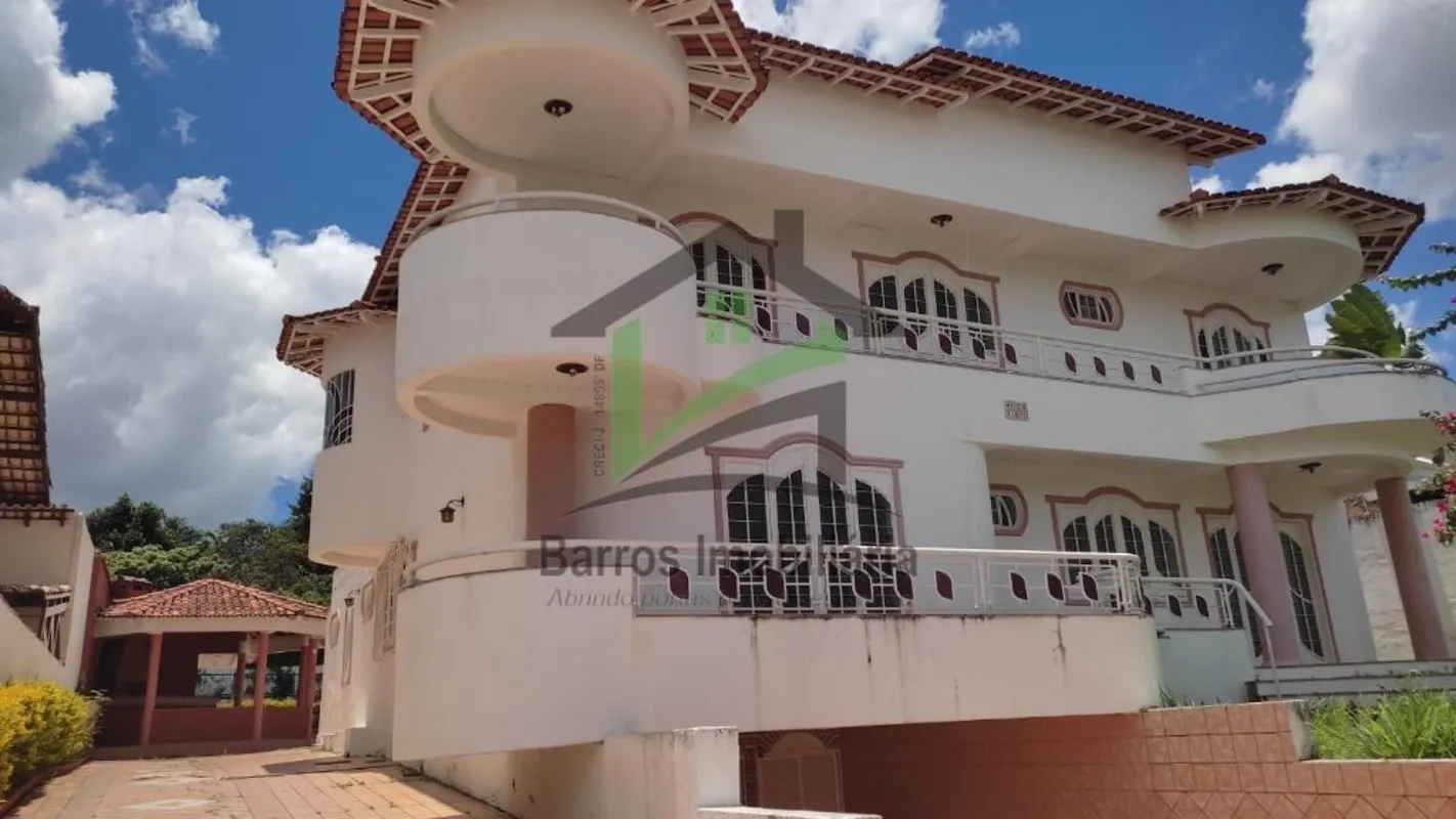  Barros Imobili?ria - VENDE Casa com lote 800m,?rea constru?da 420mNa parte supe...