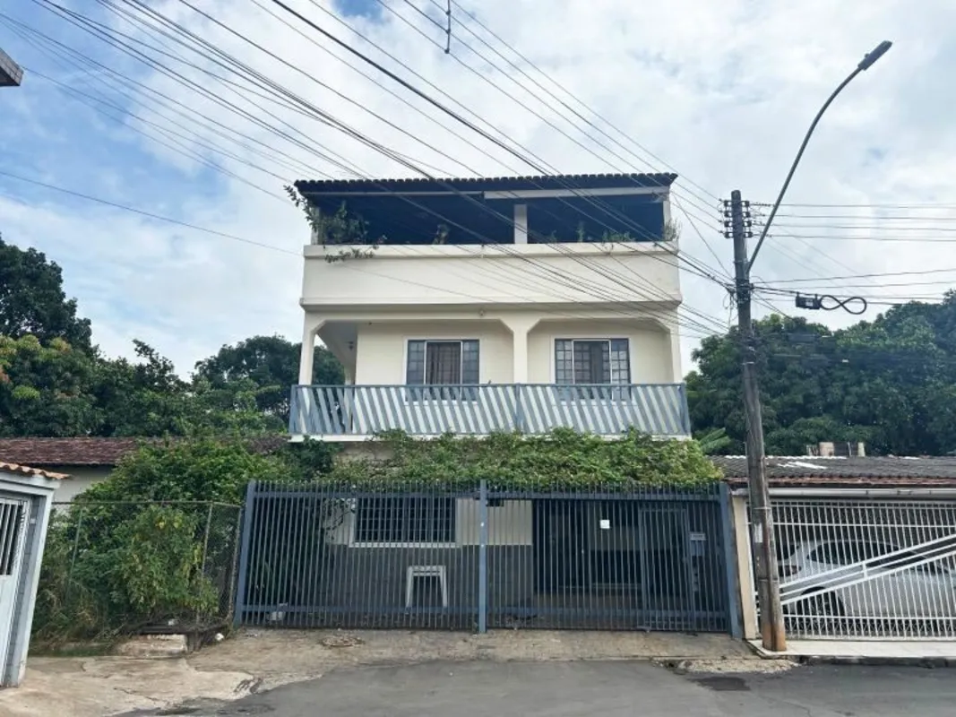 Lindo Sobrado ? QR 02 CandangolândiaSobrado com 3 pavimentos, com 278m2 de área ...