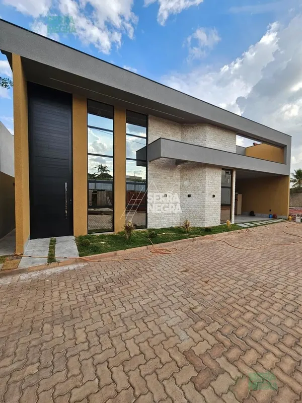 - Área total: 270M² - Área construída 230M²- 04 suítes sendo a master com closet...