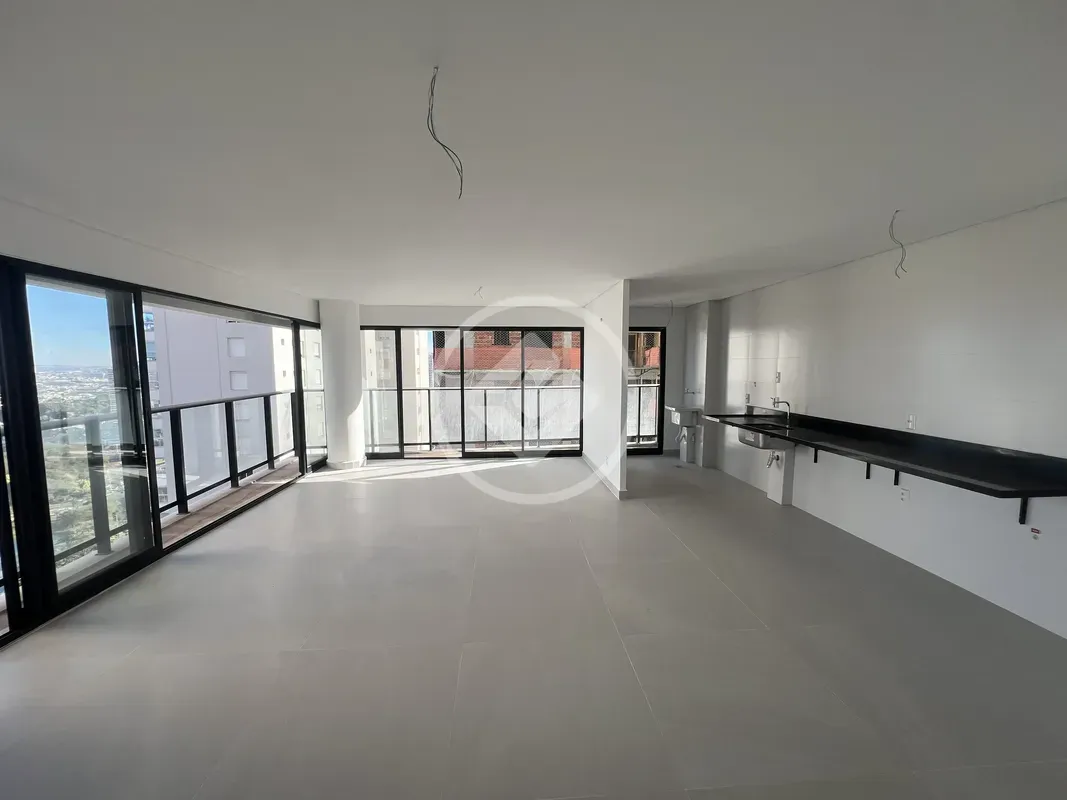 Apartamento no Gyro Vaca Brava - 119m2 Características do Imóvel: Sala ampla e e...