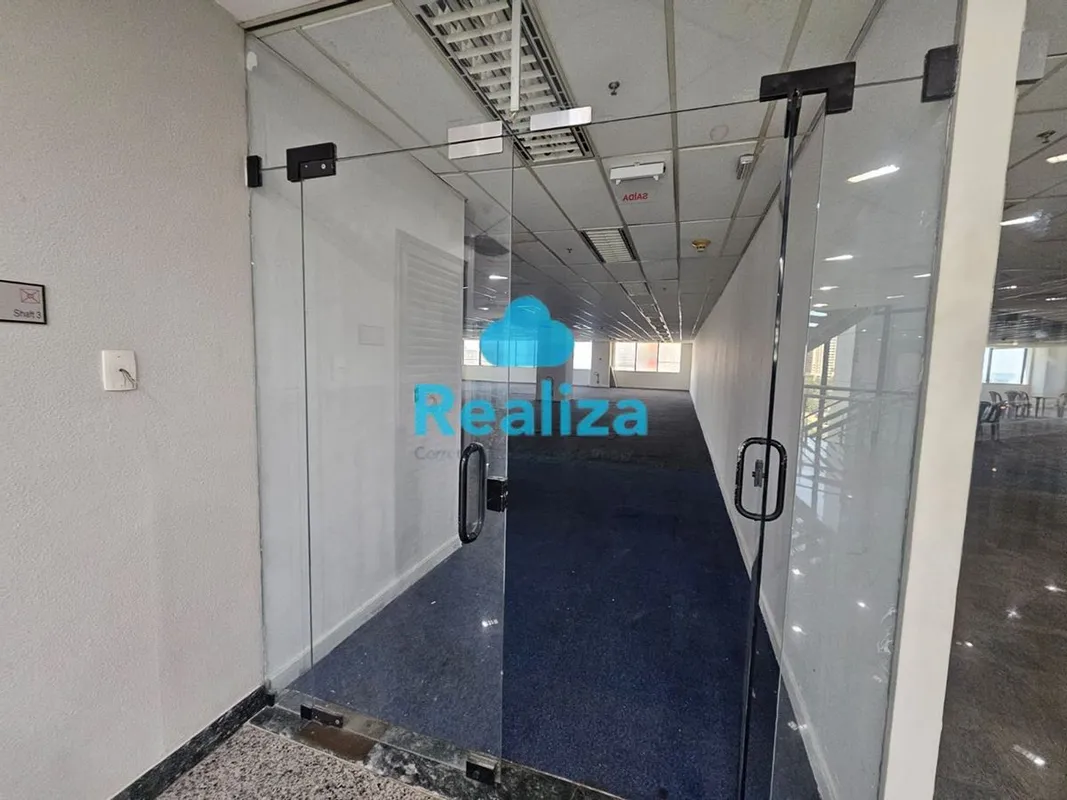 Sala comercial para venda ou locação, com 5 vagas de garagemO Edifício Corporate...